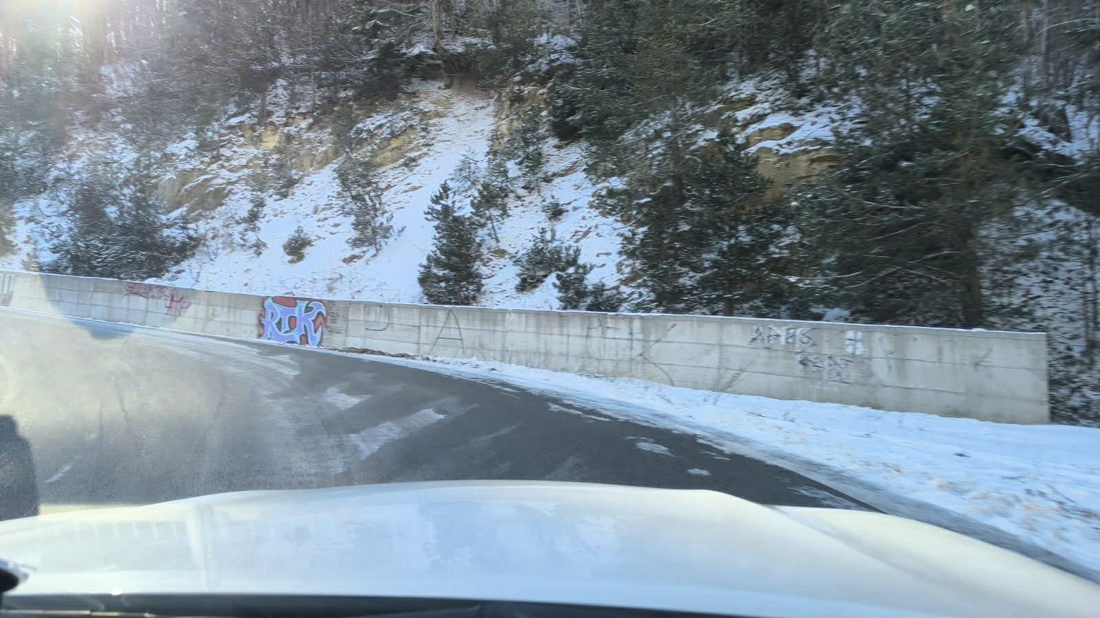 Ρίψεις αλατιού στο οδικό δίκτυο της Πιερίας – Πού χρειάζεται προσοχή