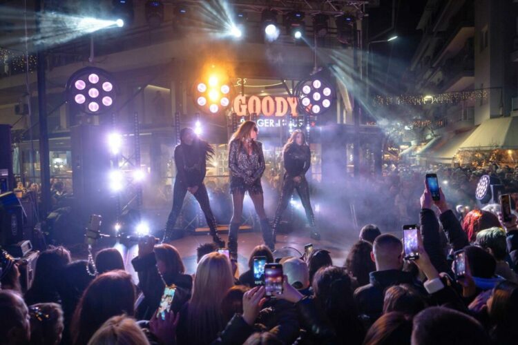 Street Party στην Κατερίνη: Η Κατερίνα Στικούδη «απογείωσε» το κέντρο!