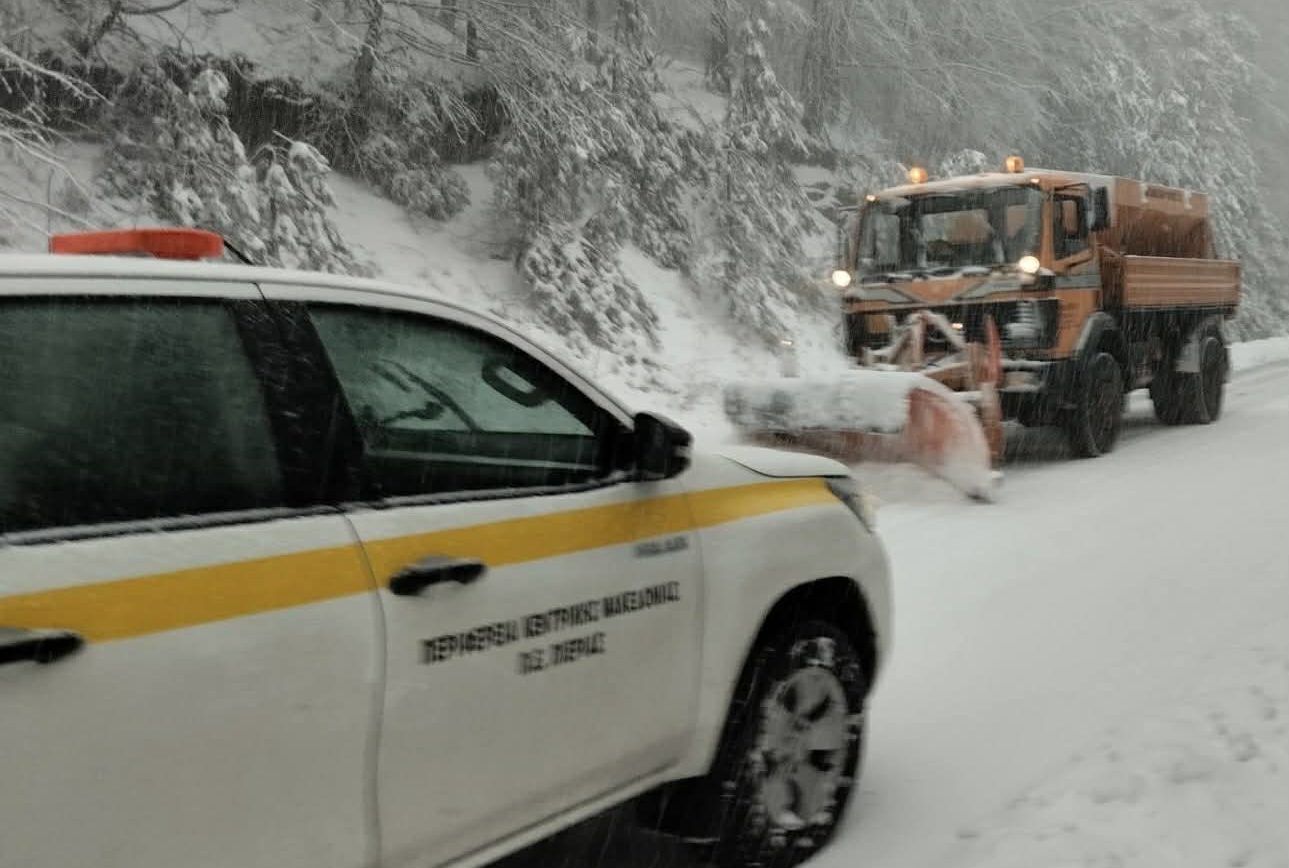 Κακοκαιρία στην Πιερία: Πού επιχειρούν τα μηχανήματα της Περιφέρειας