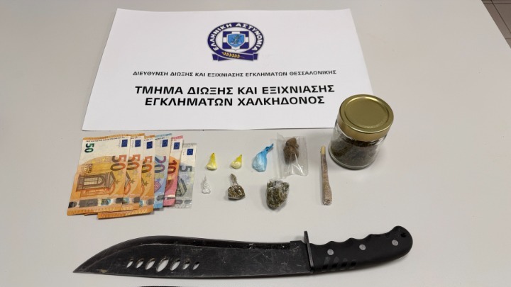 Χειροπέδες σε δύο άνδρες για διακίνηση ναρκωτικών και όπλα