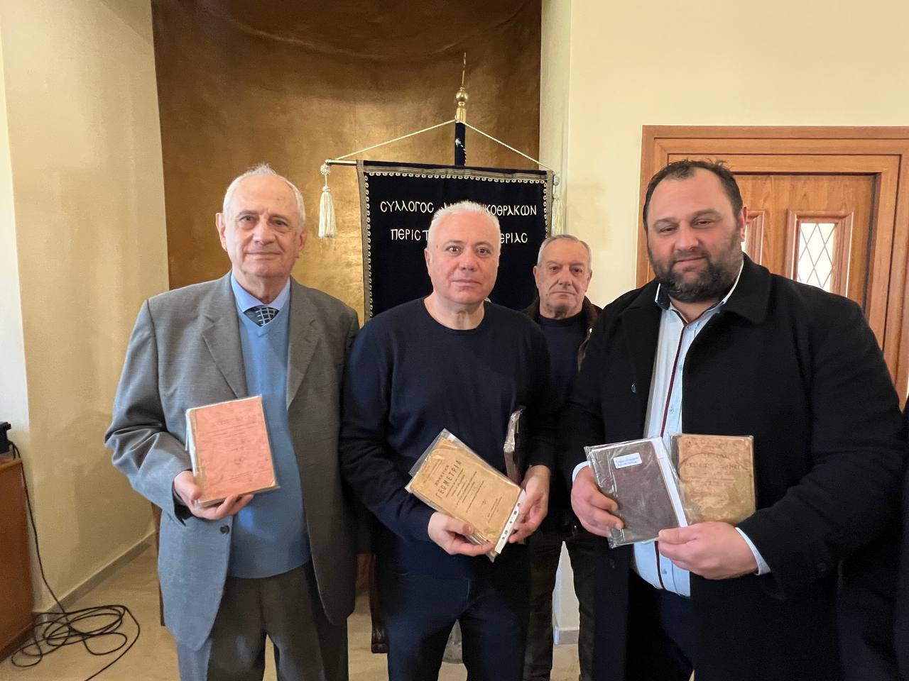 Περίσταση: Συγκίνηση στην παράδοση του αρχείου Στράνη στον Σύλλογο Ανατολικοθρακών