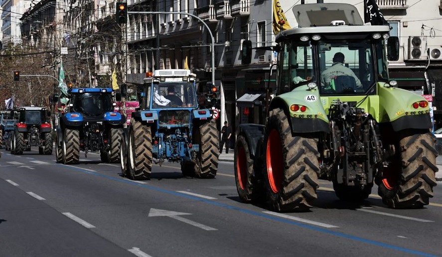 Αποχώρησαν τα τρακτέρ από την Αθήνα – «Ο αγώνας συνεχίζεται»