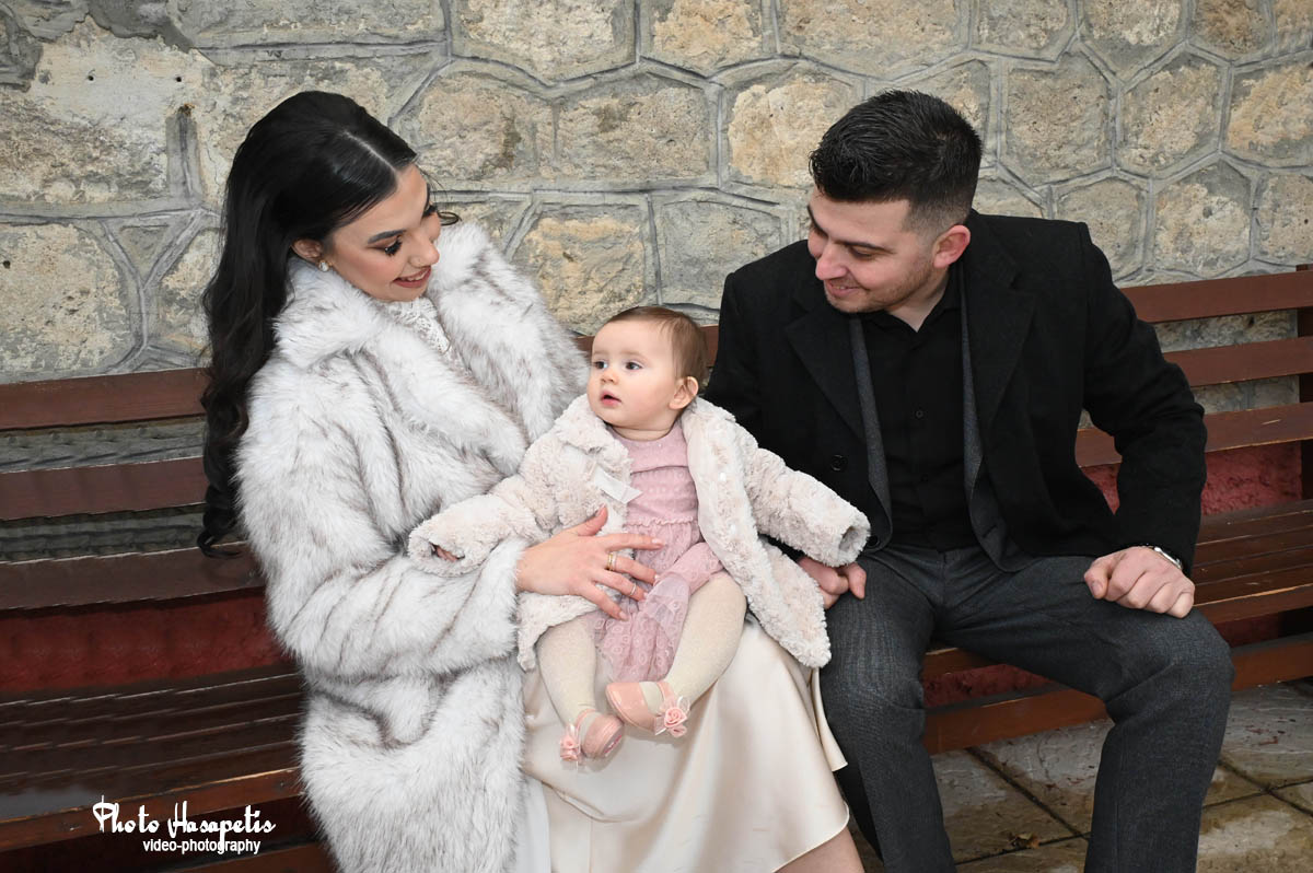 Η όμορφη βάπτιση της Δήμητρας – Σάββα και Έφη να σας ζήσει!
